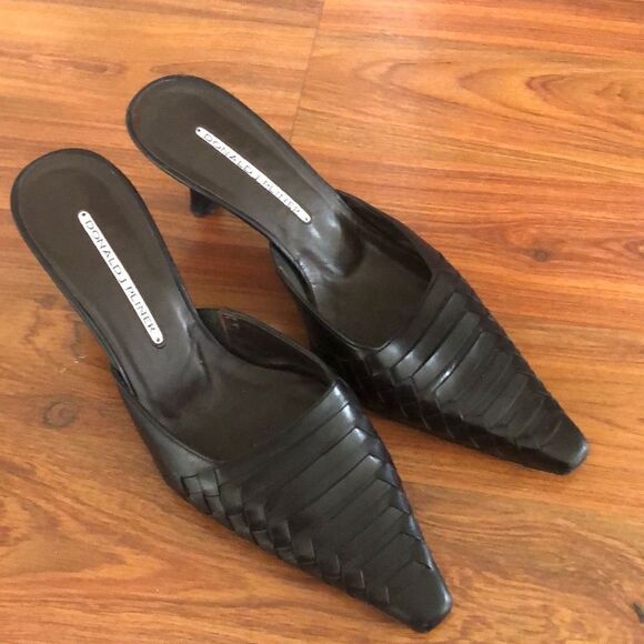 Donald J Pliner Black, leather woven mules 8 - Picture 1 of 7